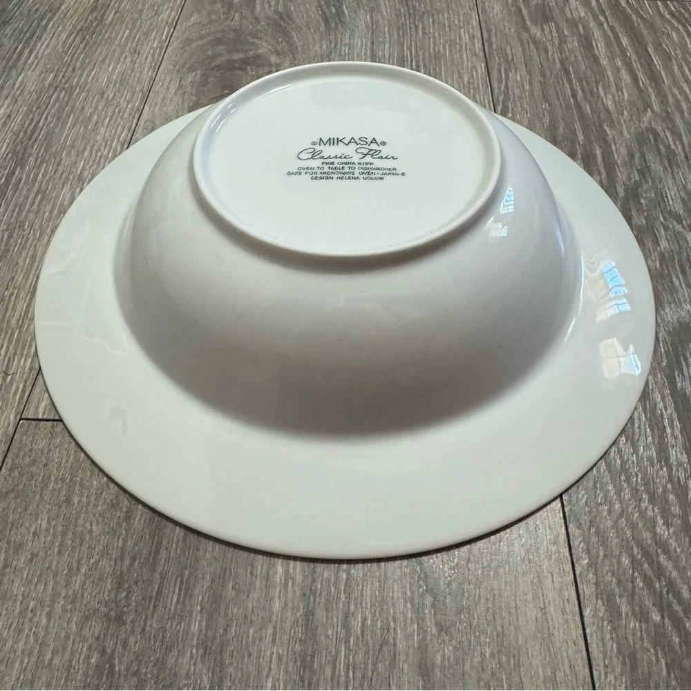 Vintage Mikasa White Classic Fair Dinnerware Large Bowl Embossed Calla Lilies‎
